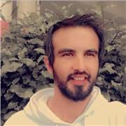 Je suis éducateur sportif et entraîneur de football, avec une longue expérience dans l'éducation